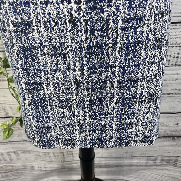 Cabi Skirt size 6 Black Hounds Tooth Blue Ponte Knit Pockets Knee A Line Stretch - Picture 7 of 11